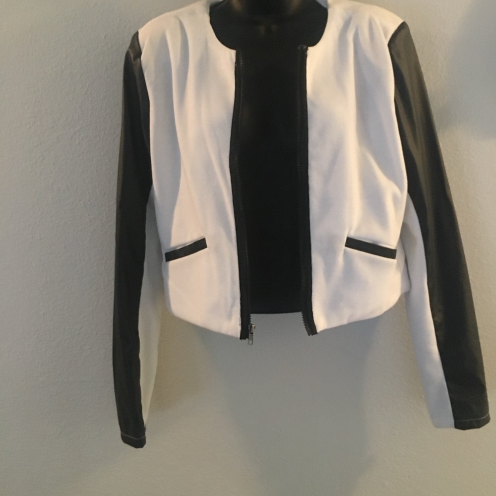 Stylish Paper Tee Black and White Women's Jacket